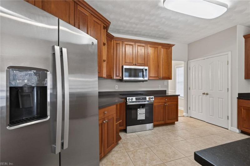 Photo 14 of 50 residential for sale in Chesapeake virginia