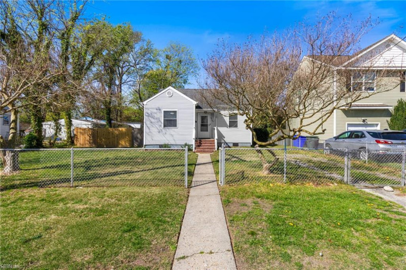 Photo 10 of 46 residential for sale in Norfolk virginia