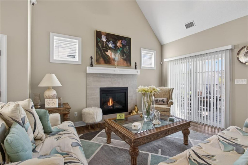 Photo 12 of 39 residential for sale in Chesapeake virginia
