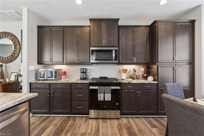 Photo 4 of 39 residential for sale in Chesapeake virginia