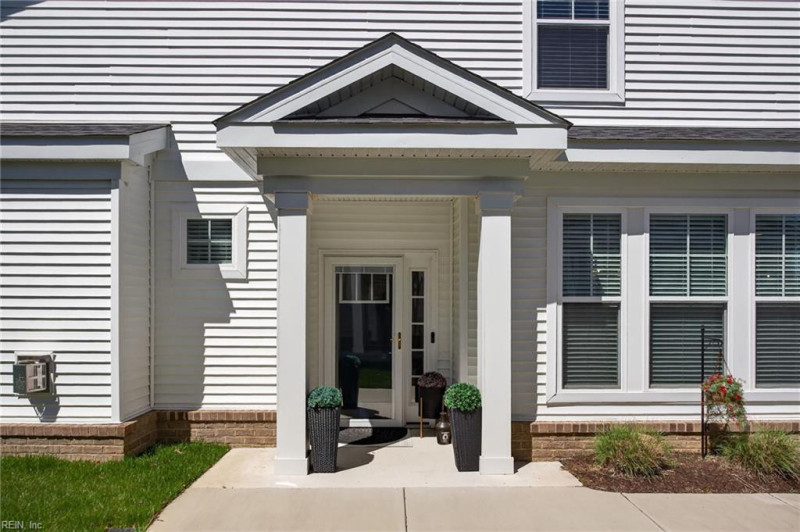 Photo 9 of 39 residential for sale in Chesapeake virginia