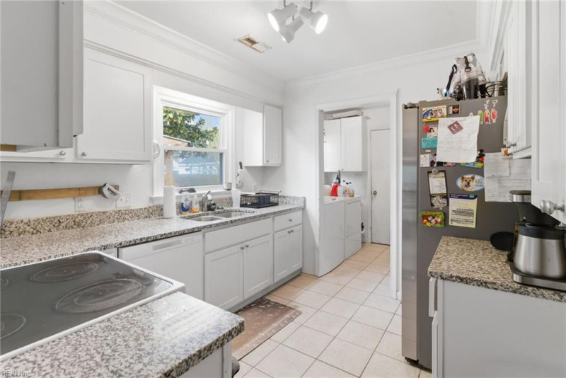 Photo 10 of 27 residential for sale in Chesapeake virginia
