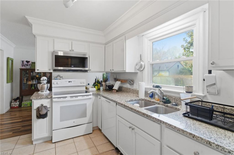 Photo 11 of 27 residential for sale in Chesapeake virginia