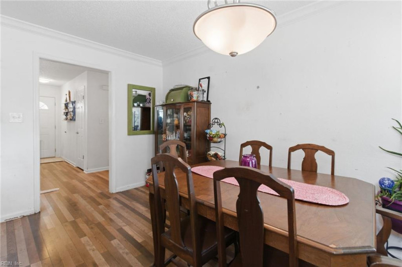 Photo 14 of 27 residential for sale in Chesapeake virginia