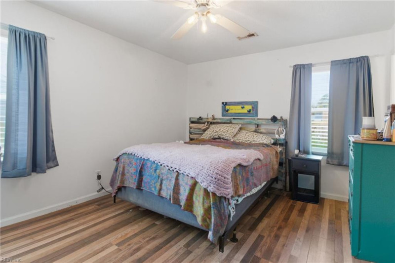 Photo 17 of 27 residential for sale in Chesapeake virginia