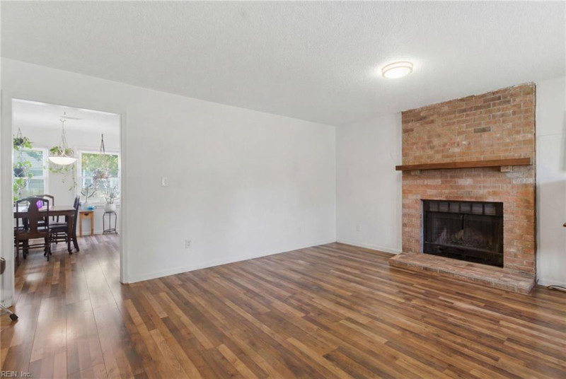 Photo 6 of 27 residential for sale in Chesapeake virginia
