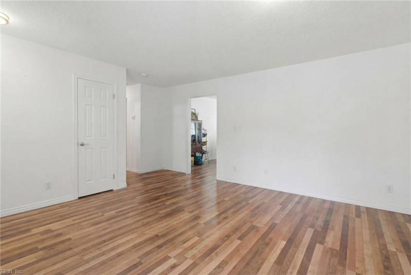 Photo 8 of 27 residential for sale in Chesapeake virginia