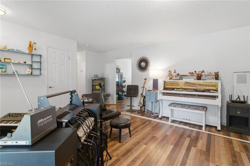 Photo 9 of 27 residential for sale in Chesapeake virginia