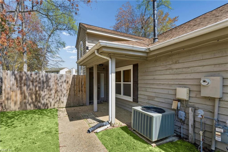 Photo 4 of 17 residential for sale in Newport News virginia