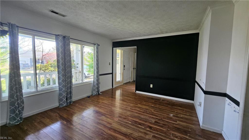 Photo 11 of 30 residential for sale in Hampton virginia