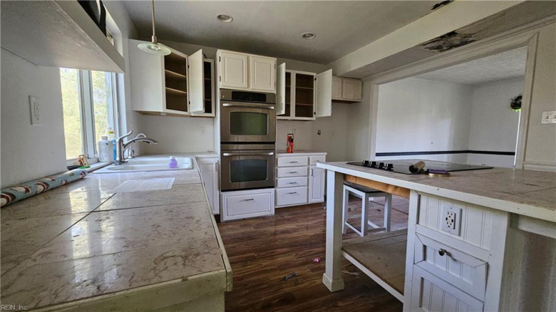 Photo 4 of 30 residential for sale in Hampton virginia
