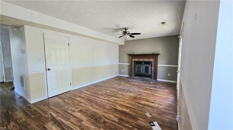 Photo 7 of 30 residential for sale in Hampton virginia
