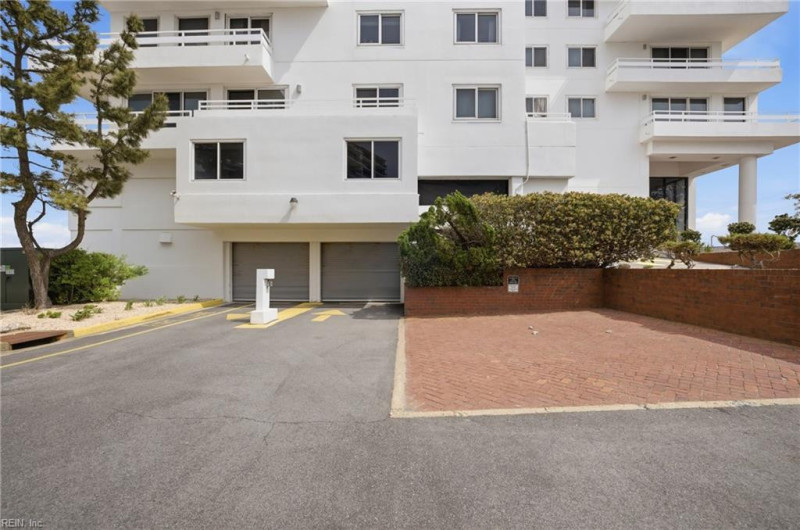 Photo 4 of 36 residential for sale in Virginia Beach virginia