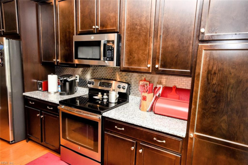 Photo 12 of 33 residential for sale in Chesapeake virginia
