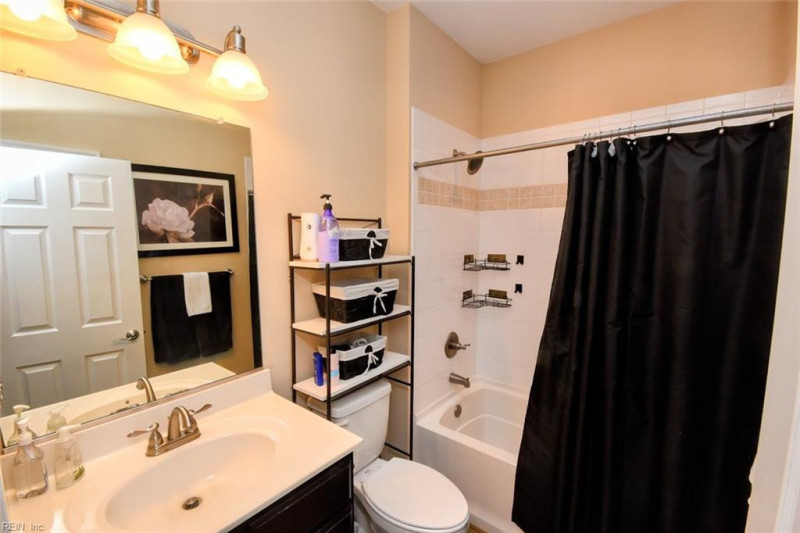 Photo 18 of 33 residential for sale in Chesapeake virginia