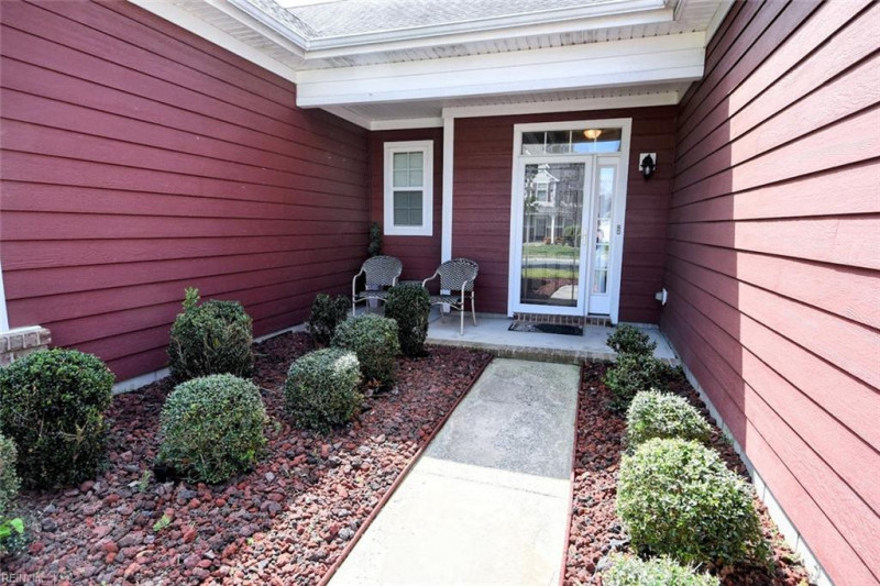 Photo 2 of 33 residential for sale in Chesapeake virginia