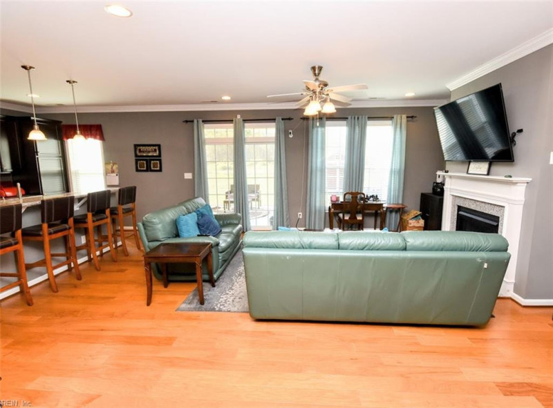 Photo 7 of 33 residential for sale in Chesapeake virginia