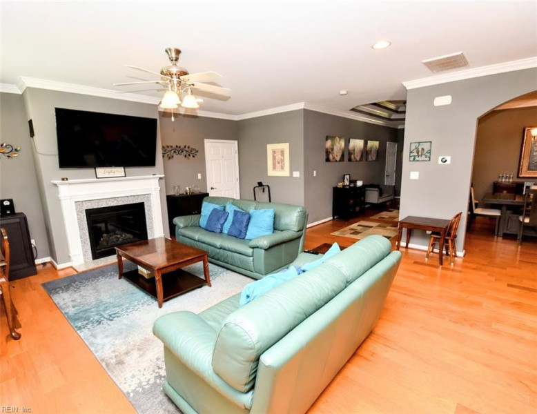 Photo 8 of 33 residential for sale in Chesapeake virginia