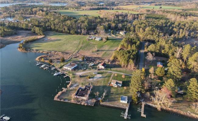 123 Waterview Road, Lancaster County, VA 22503