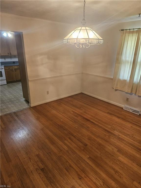 Photo 2 of 8 residential for sale in Chesapeake virginia