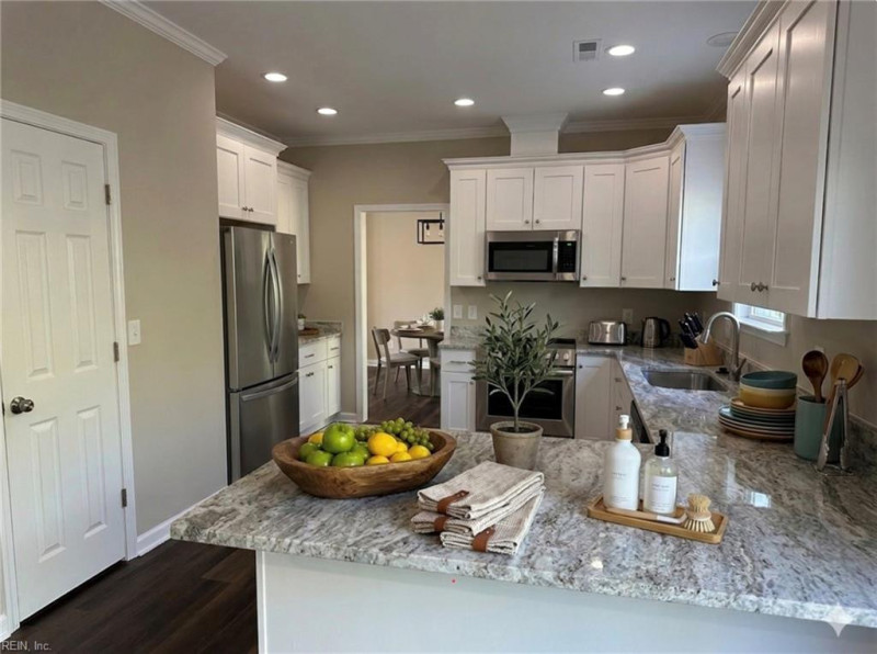Photo 8 of 33 residential for sale in Hampton virginia
