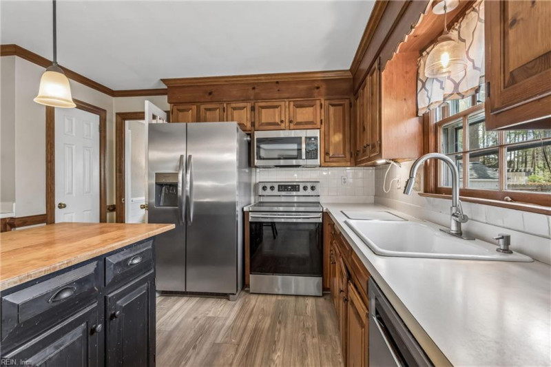 Photo 20 of 47 residential for sale in Chesapeake virginia