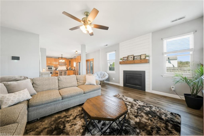 Photo 10 of 47 residential for sale in Chesapeake virginia