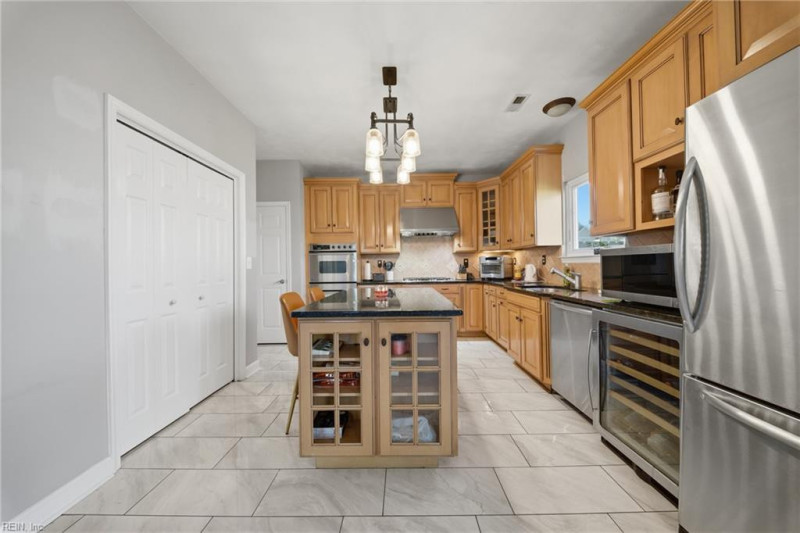Photo 14 of 47 residential for sale in Chesapeake virginia