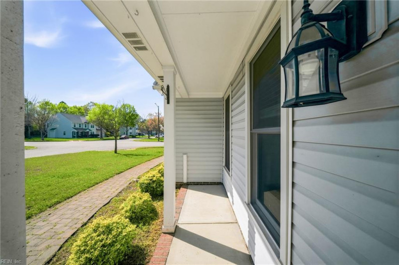 Photo 5 of 47 residential for sale in Chesapeake virginia