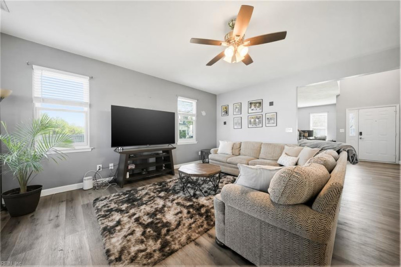Photo 9 of 47 residential for sale in Chesapeake virginia