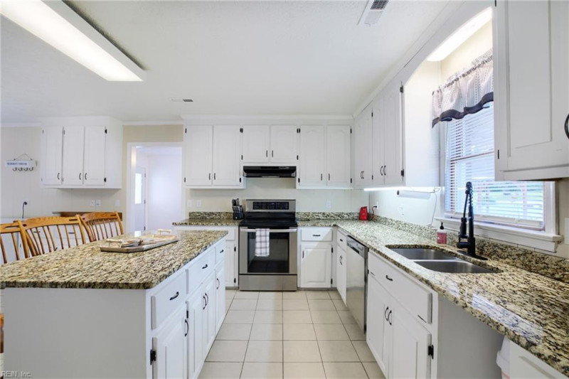 Photo 11 of 50 residential for sale in Mathews County virginia