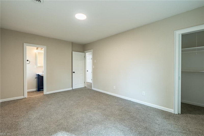 Photo 18 of 35 residential for sale in Chesapeake virginia
