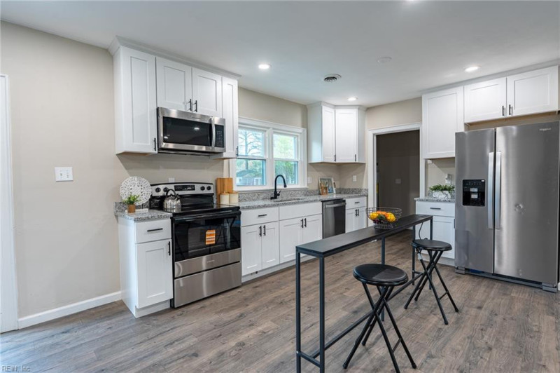 Photo 3 of 35 residential for sale in Chesapeake virginia