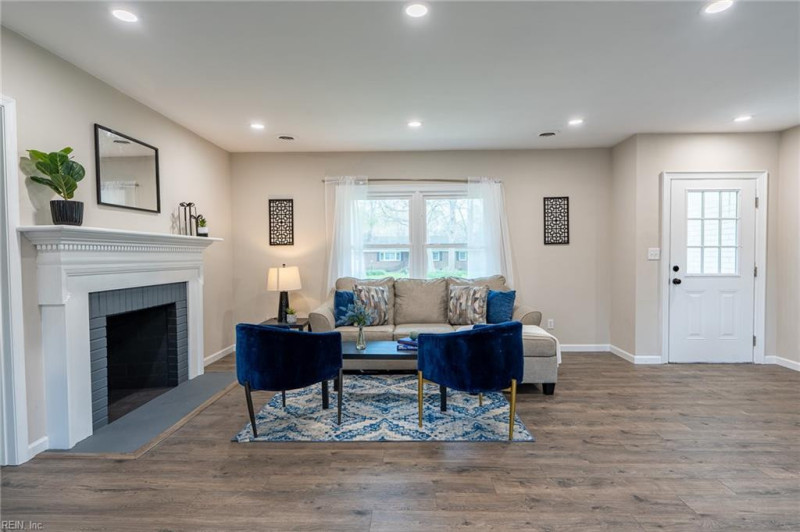 Photo 4 of 35 residential for sale in Chesapeake virginia