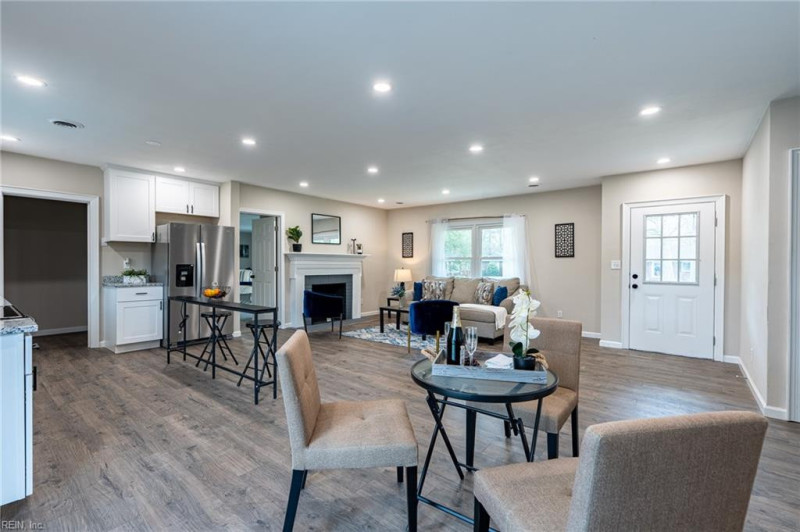Photo 7 of 35 residential for sale in Chesapeake virginia