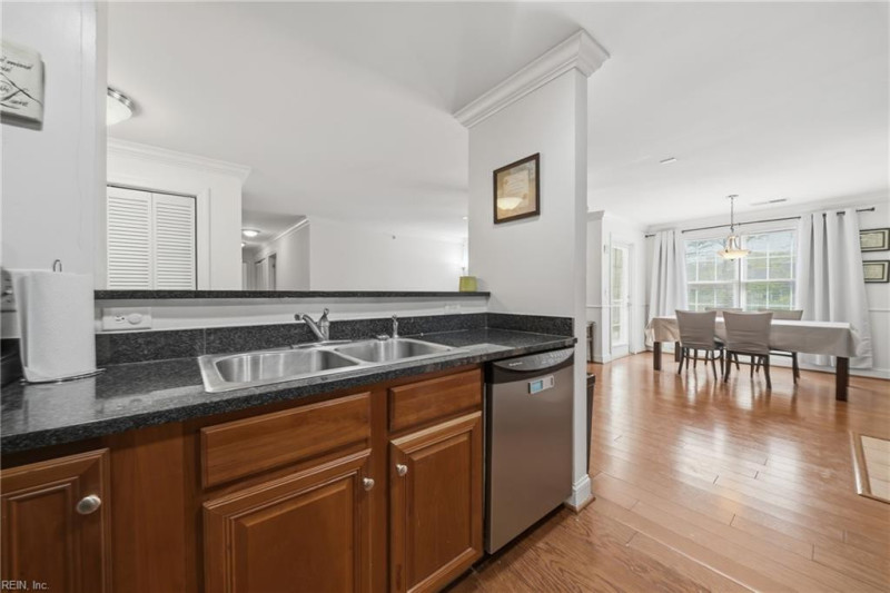 Photo 12 of 38 residential for sale in Chesapeake virginia