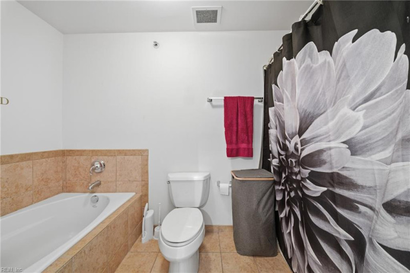 Photo 20 of 38 residential for sale in Chesapeake virginia