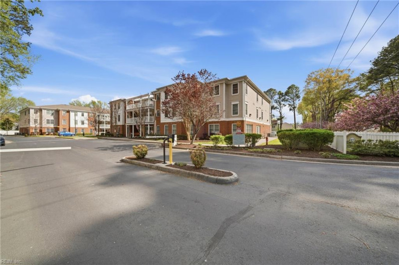 Photo 3 of 38 residential for sale in Chesapeake virginia