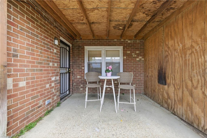 Photo 13 of 16 residential for sale in Chesapeake virginia