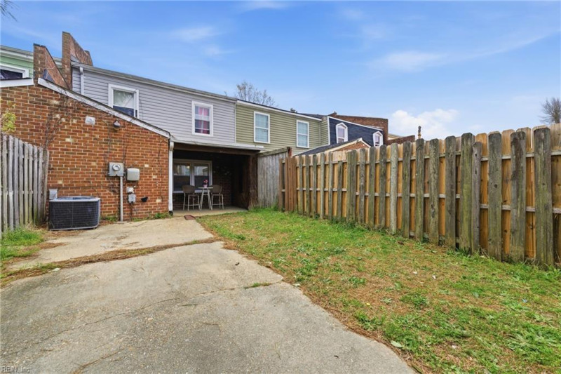 Photo 14 of 16 residential for sale in Chesapeake virginia