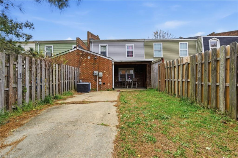 Photo 15 of 16 residential for sale in Chesapeake virginia
