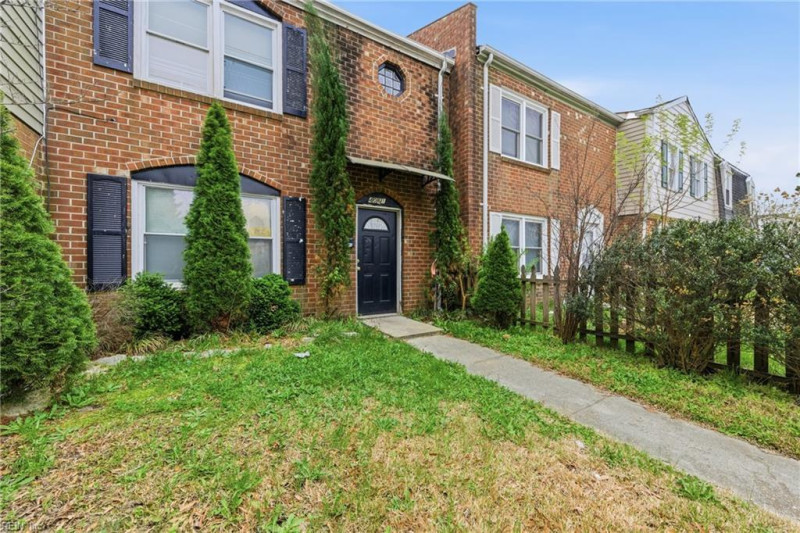 Photo 2 of 16 residential for sale in Chesapeake virginia