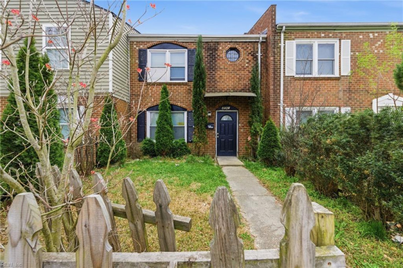 Photo 3 of 16 residential for sale in Chesapeake virginia