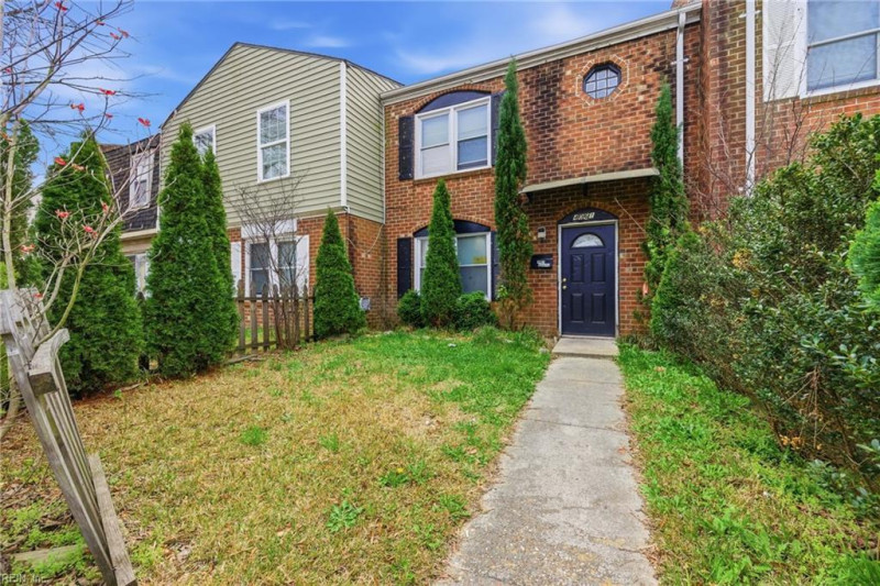 Photo 4 of 16 residential for sale in Chesapeake virginia