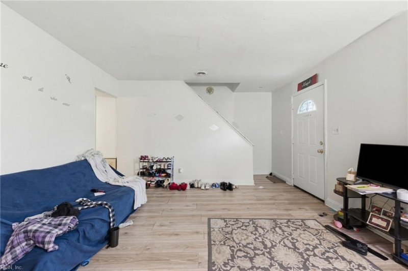 Photo 6 of 16 residential for sale in Chesapeake virginia