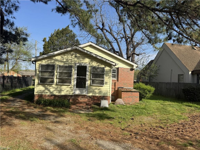 Photo 2 of 4 residential for sale in Chesapeake virginia