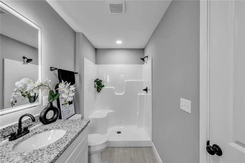 Photo 4 of 32 residential for sale in Suffolk virginia