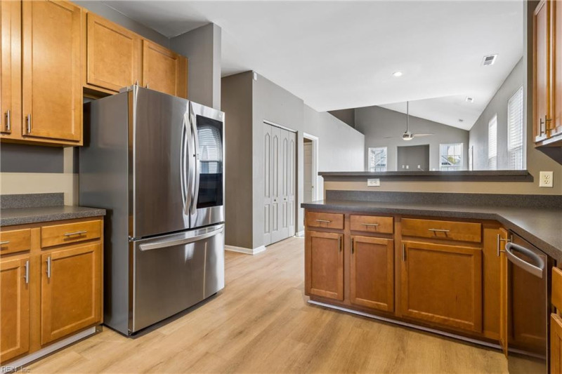 Photo 12 of 46 residential for sale in Virginia Beach virginia