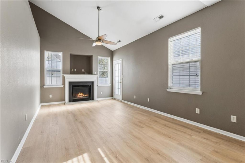 Photo 16 of 46 residential for sale in Virginia Beach virginia