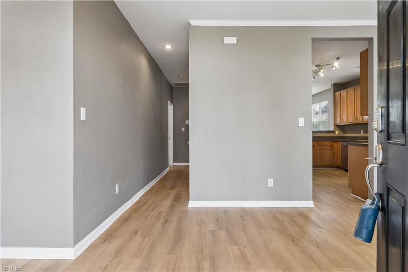 Photo 4 of 46 residential for sale in Virginia Beach virginia